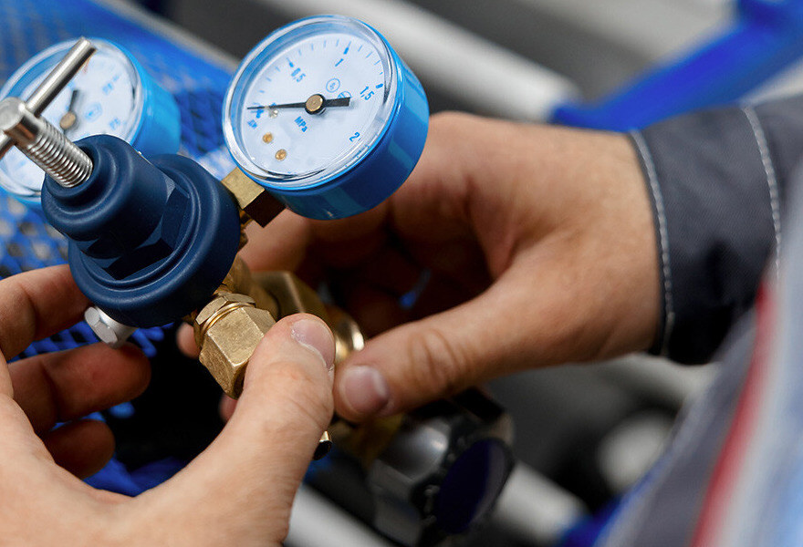 close up of technician working with pressure gauge